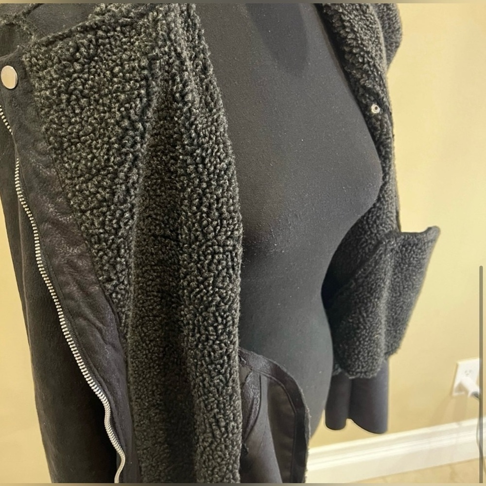American Eagle 🦅 Outfitters Faux shearling jacket - Picture 2 of 6